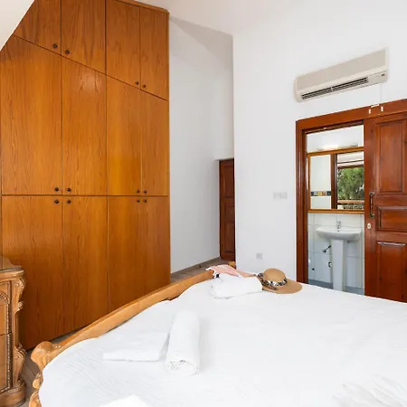 Ariadne Villa