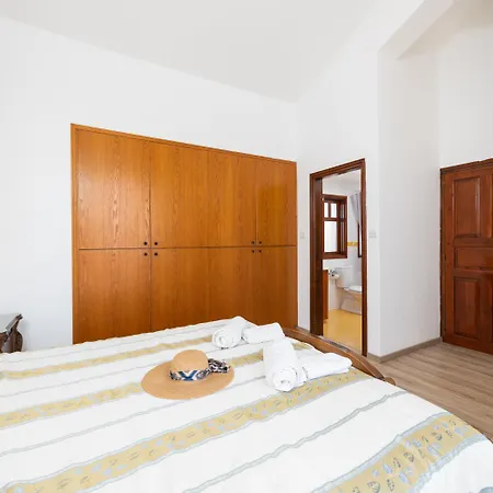 Ariadne Villa *